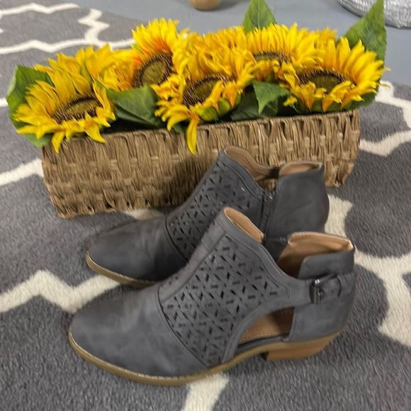 Report Ankle zip up boots - Picture 1 of 11